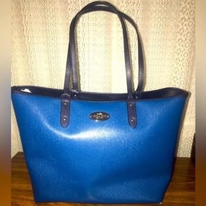 Vegan Coach reversible bag blue/black with zipper pouch